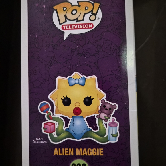 Funko Alien Maggie Figure with Yellow and Blue - Picture 7 of 9